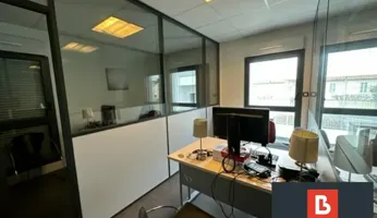 Avignon bureau d'environ 23 m² au 1er étage d'un immeuble de bureaux