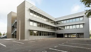 Bureaux à la location de 3 444 m² divisibles à partir de 300 m²