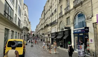 Nantes centre axe piétion avec passage